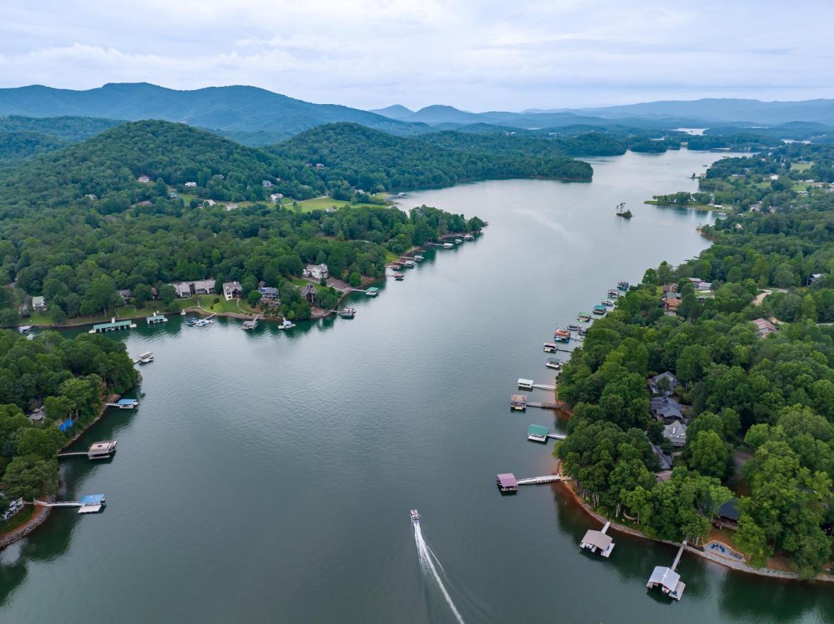 Retreat On The * Hiawassee