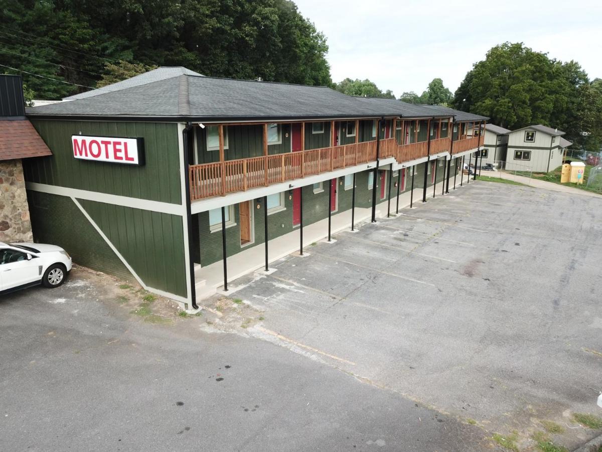 Retreat On The Motel *