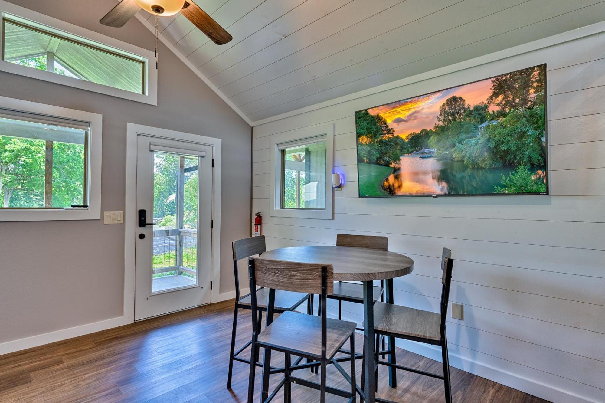 Retreat On The * Hiawassee